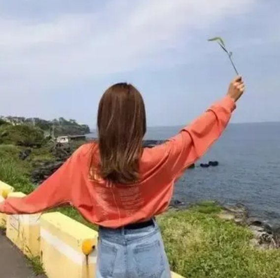 女儿师范本科毕业，中文系的，没花什么力气，当年度就顺顺当当的考取了在编中学教师，