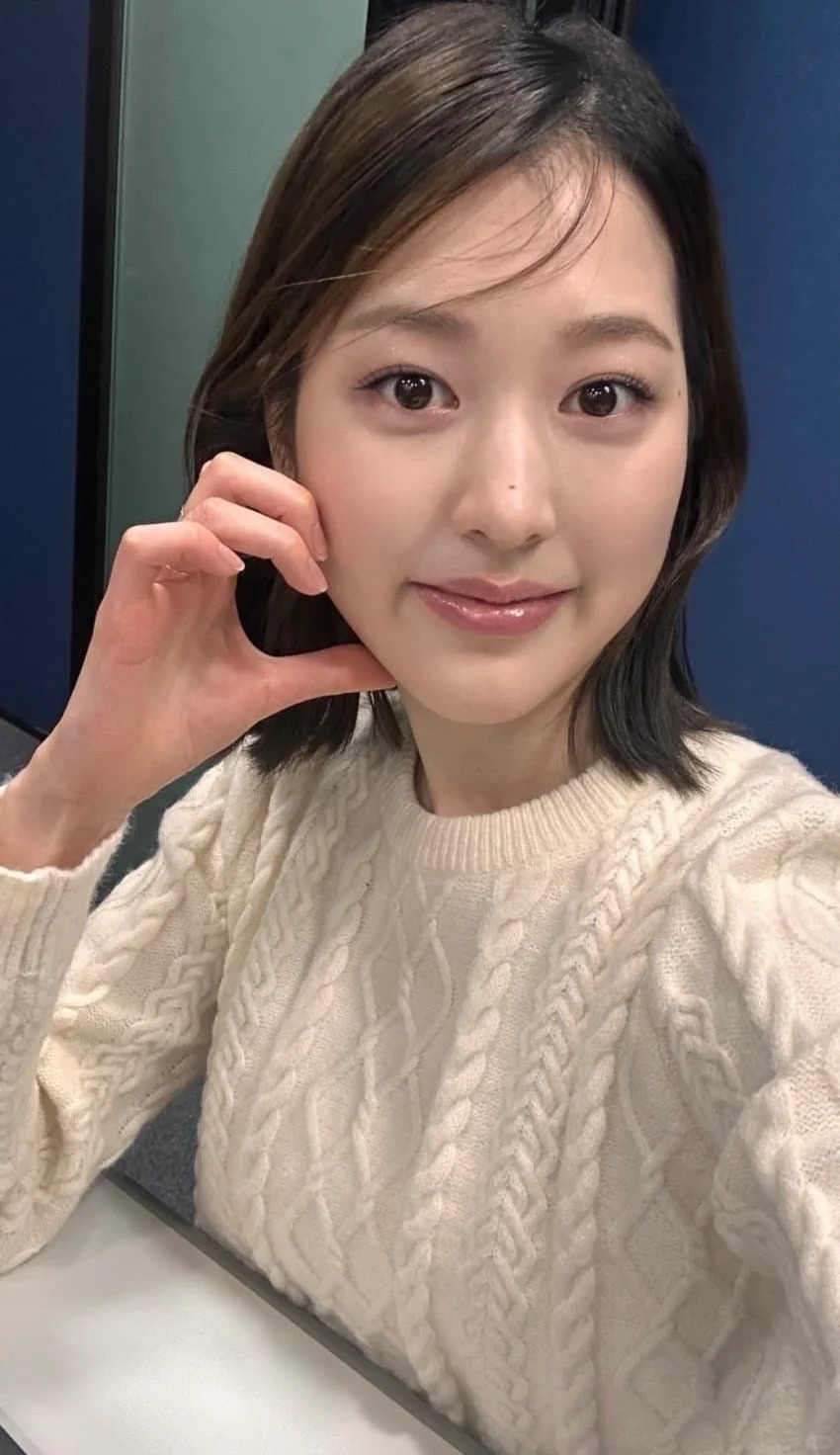 是真的不会自拍 姐跟你妹学一学吧哈哈哈哈