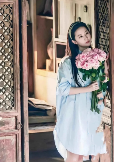 刘亦菲：星光背后的情感波折