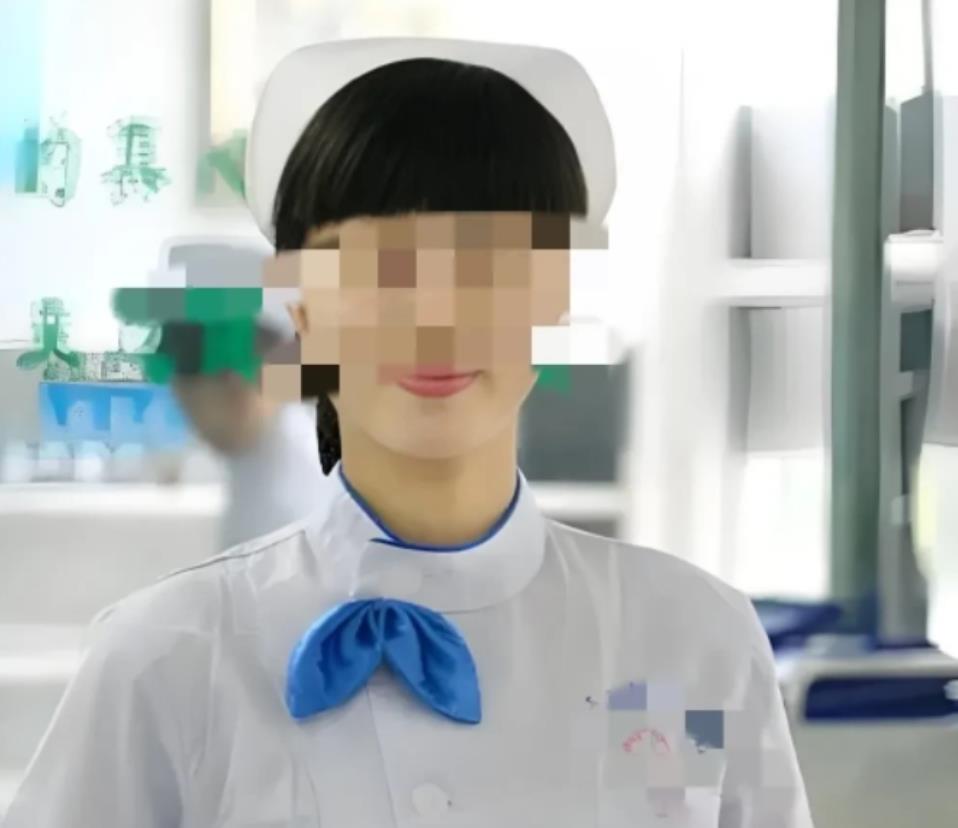 不值得同情！河北，一女子喜欢购买奢侈品，办了三张信用卡倒来倒去，之后又贷款10万