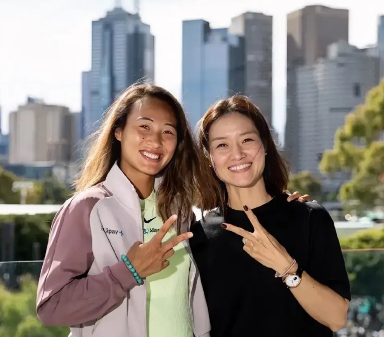 厉害了！郑钦文未来是否可以超过李娜？我觉得答案是肯定的，主要有三点判断：1、两个
