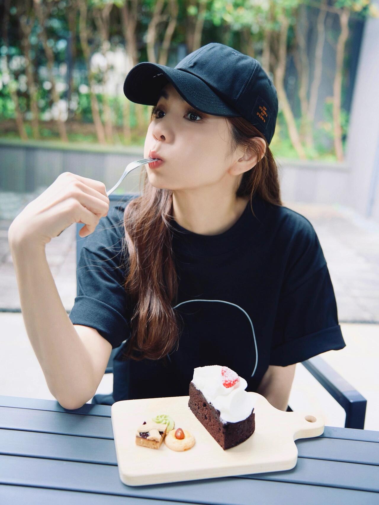 陈嘉桦，一位多才多艺的华语女歌手