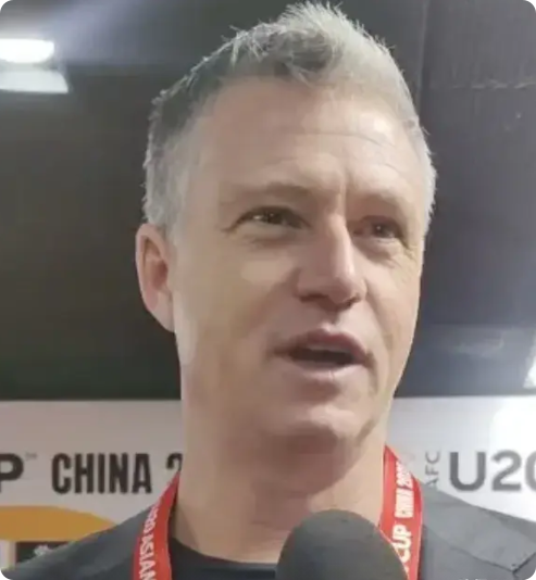 澳大利亚2-1中国
赛后澳大利亚主帅摩根面对采访狠狠赞美了中国球员：

摩根说：