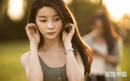 妻子每天只给我3块钱生活费，硬要送女儿去名媛培训班。我死后，她才幡然醒悟她只不过是白月光的赚钱工具