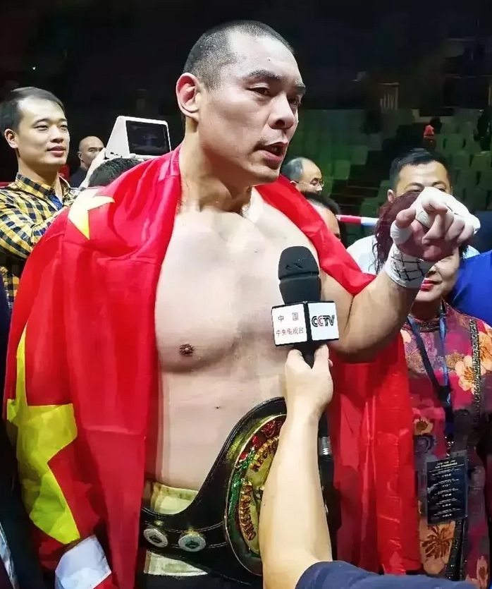 中国有史以来最厉害的职业拳击手是谁？

不是邹市明，不是熊朝忠，也不是徐灿，更不