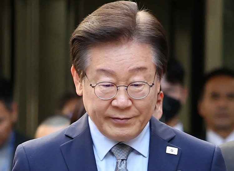 李在明的政治生涯也并非一帆风顺。他身陷多起贪腐丑闻的调查之中，尽管他坚称自己的清