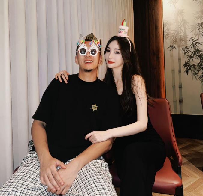 对于杨政和四川男篮的“姻缘”，有一搭没一搭地关注了一些。随着杨政再次发文放弃挑战