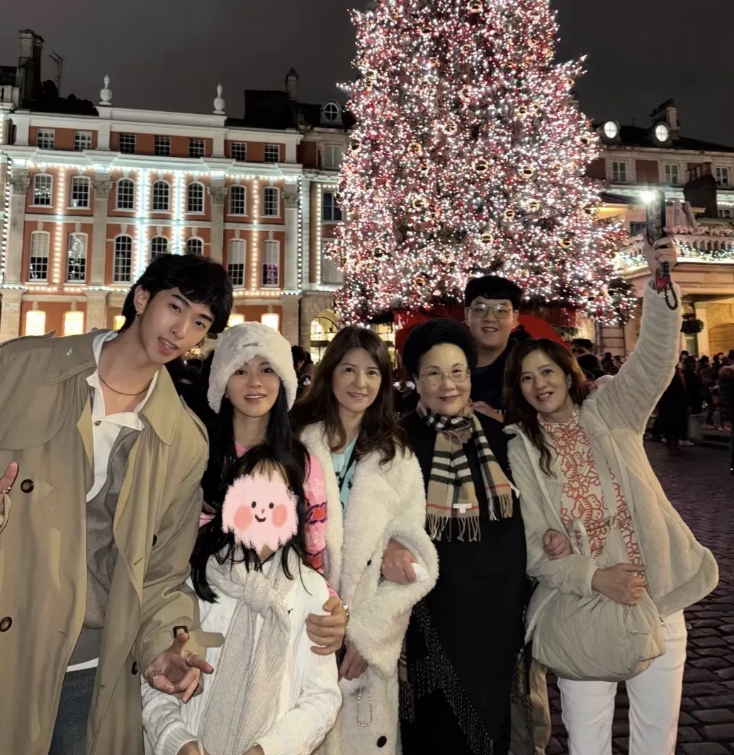 伊能静带儿女、婆婆以及两个姐姐到欧洲旅游，她的情商好高，把婆家人和娘家人的关系经