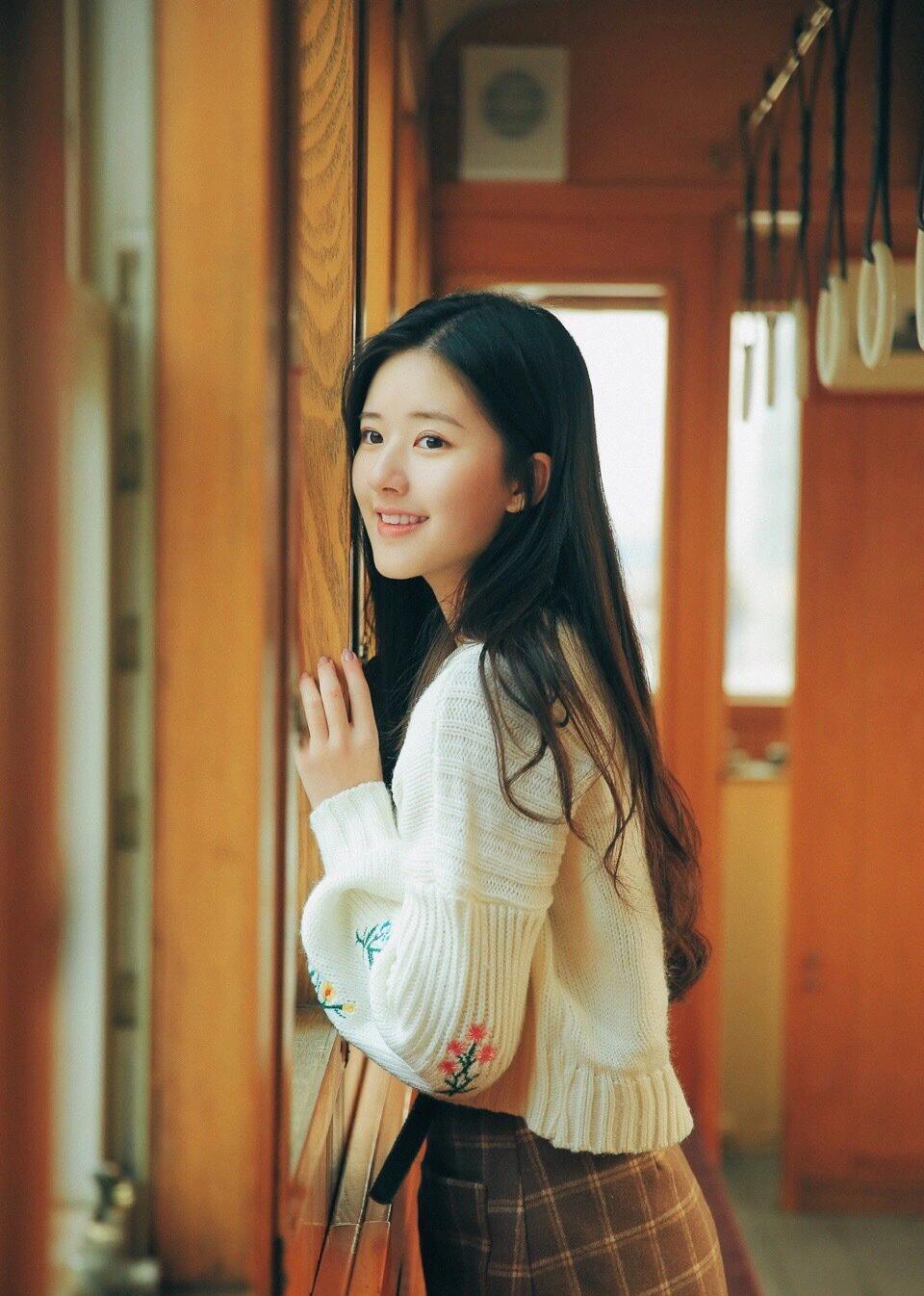 赵露思：芙蓉不及美人妆