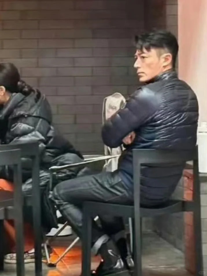 46岁霍建华是真的不保养啊
霍建华新剧开机，他是真不保养啊 ​！
	
霍建华私下