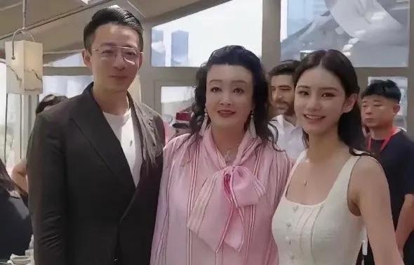 给张兰说几句掏心窝子的话：
第一：大S走了，过去不管有多少仇怨和心结，也请放下吧