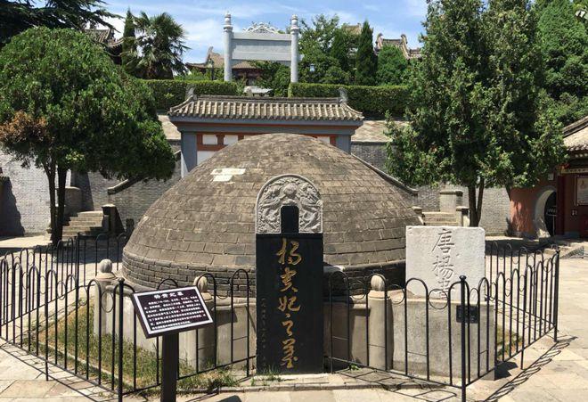 杨玉环，唐朝著名美女，唐玄宗李隆基的宠妃，其传奇人生以马嵬坡兵变中的悲剧收场而著