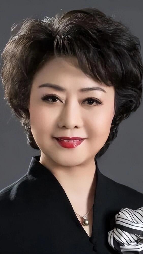 李胜素：京剧之光，现代娱乐圈的璀璨星辰