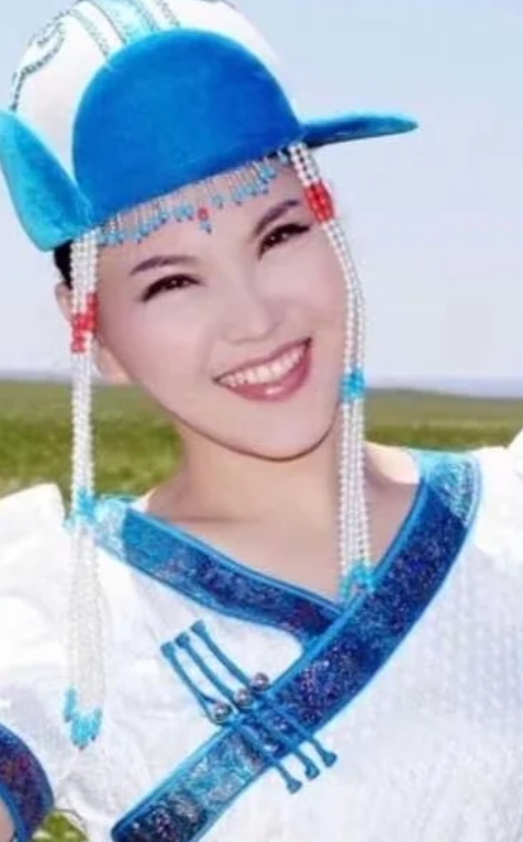 乌兰图雅与乌兰托娅：歌坛的遗憾与反思
