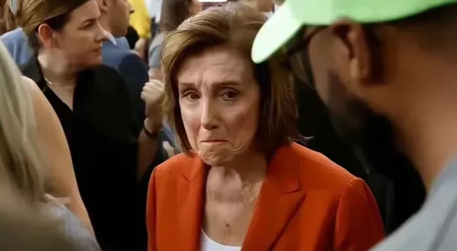 佩洛西哭了！她才是这次美国大选背后输惨了的人！
 
第一：在国内那是处处碰壁，连