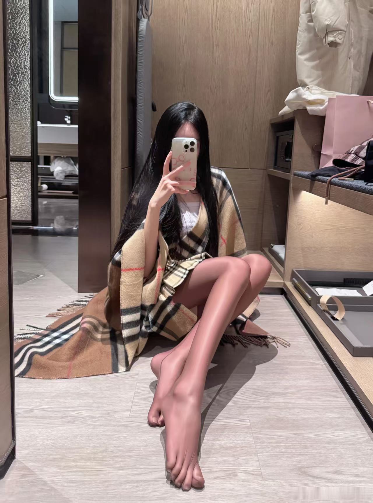 女朋友闺蜜长这么好看我现在还来得及吗哈哈哈哈哈