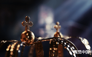 太子登基那日，我被灌下毒药，900年后一睁眼，竟发现有人在盗我的墓？