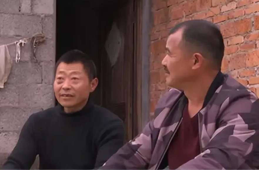 2003年，一对夫妻收留了失忆流浪汉，跟他同吃同住了 17年。没想到，流浪汉看了