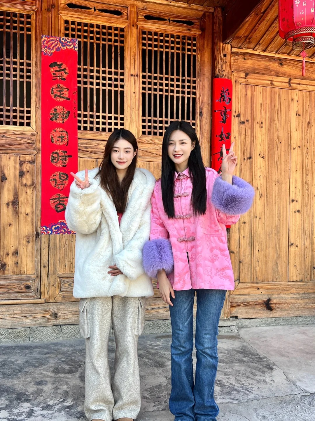 没想到今年回村过年 真的遇到明星了！！！
也太幸运了吧！他们俩本人都比电视上好看