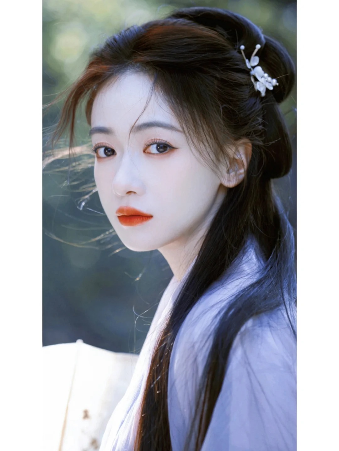 吴谨言｜淡眉如秋水，玉肌伴轻风