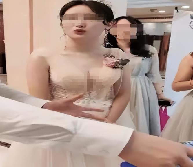 河北，男子赵强，在车上意外发现妻子出轨的证据，通过手机进一步确认妻子已出轨7年。