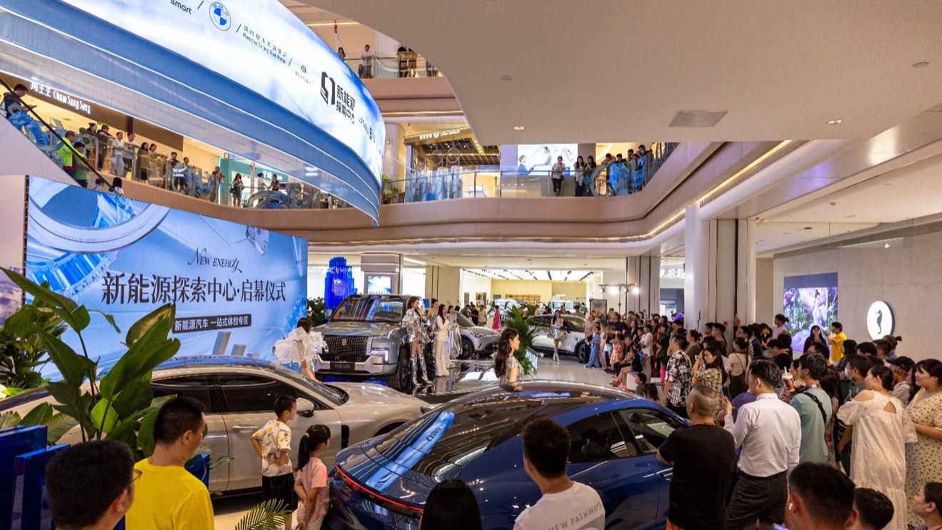 造车新势力，在商场里打动年轻人