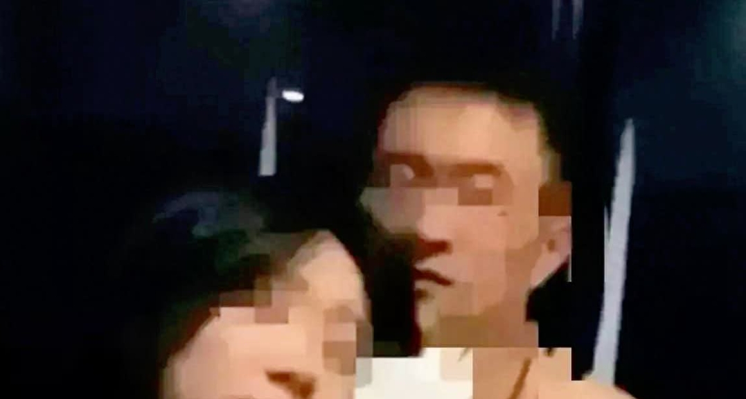 贵州黔南，男子发现妻子出轨朋友后，暴跳如雷，妻子却异常冷静，主动提出离婚，放弃所