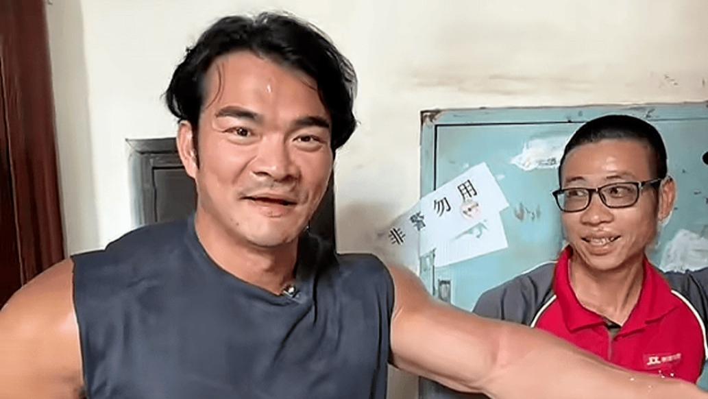 网红李维刚晒年终总结，兽面人心演绎的淋漓尽致