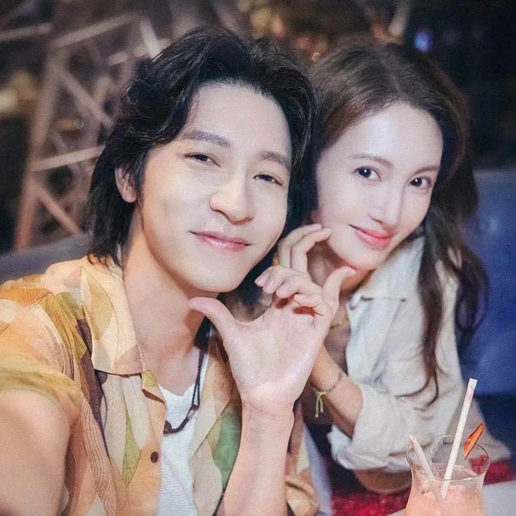 孙阳真的喜欢金晨，他藏都藏不住了，今年春晚还偷偷拍了金晨，他的粉丝发现后也还好，