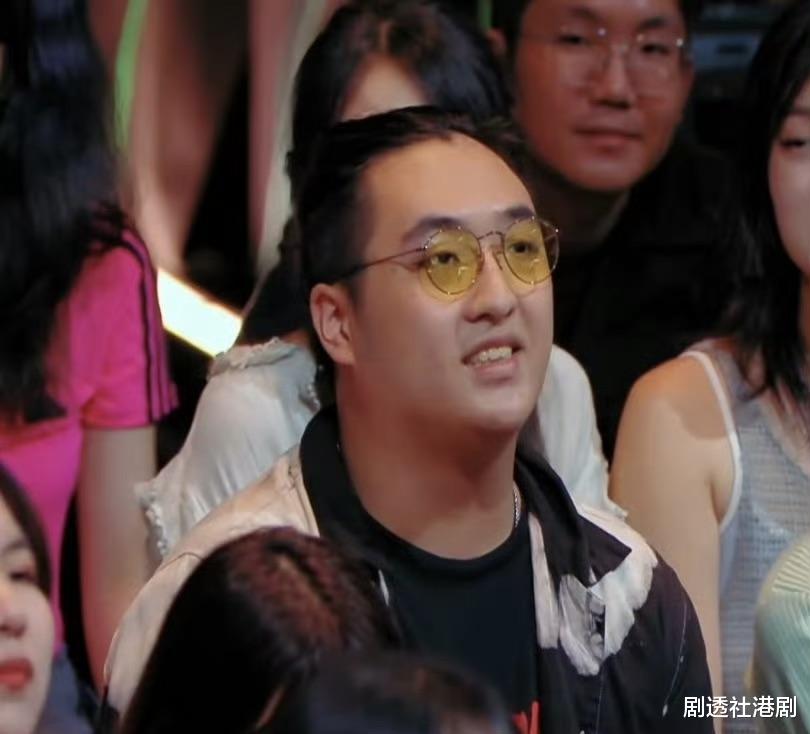 港星吴镇宇儿子费曼近况曝光！16岁被指像极了中年人，自带油腻感（吴镇宇吴费曼）-第3张图片-九妖电影