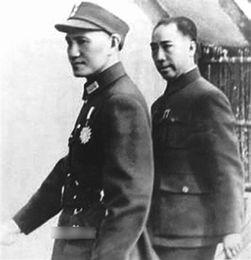 张学良被关期间，他的夫人于风至和赵四两个人轮流照顾他。一人一年，到期就换班去美国