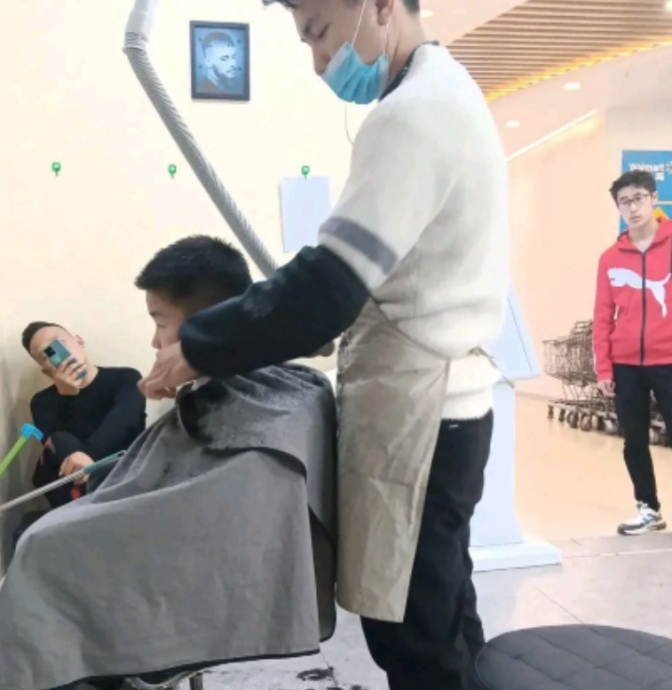 不管你信不信，5元快剪击败了中国的美发业

 1、价格便宜，快速简洁，而且不用排