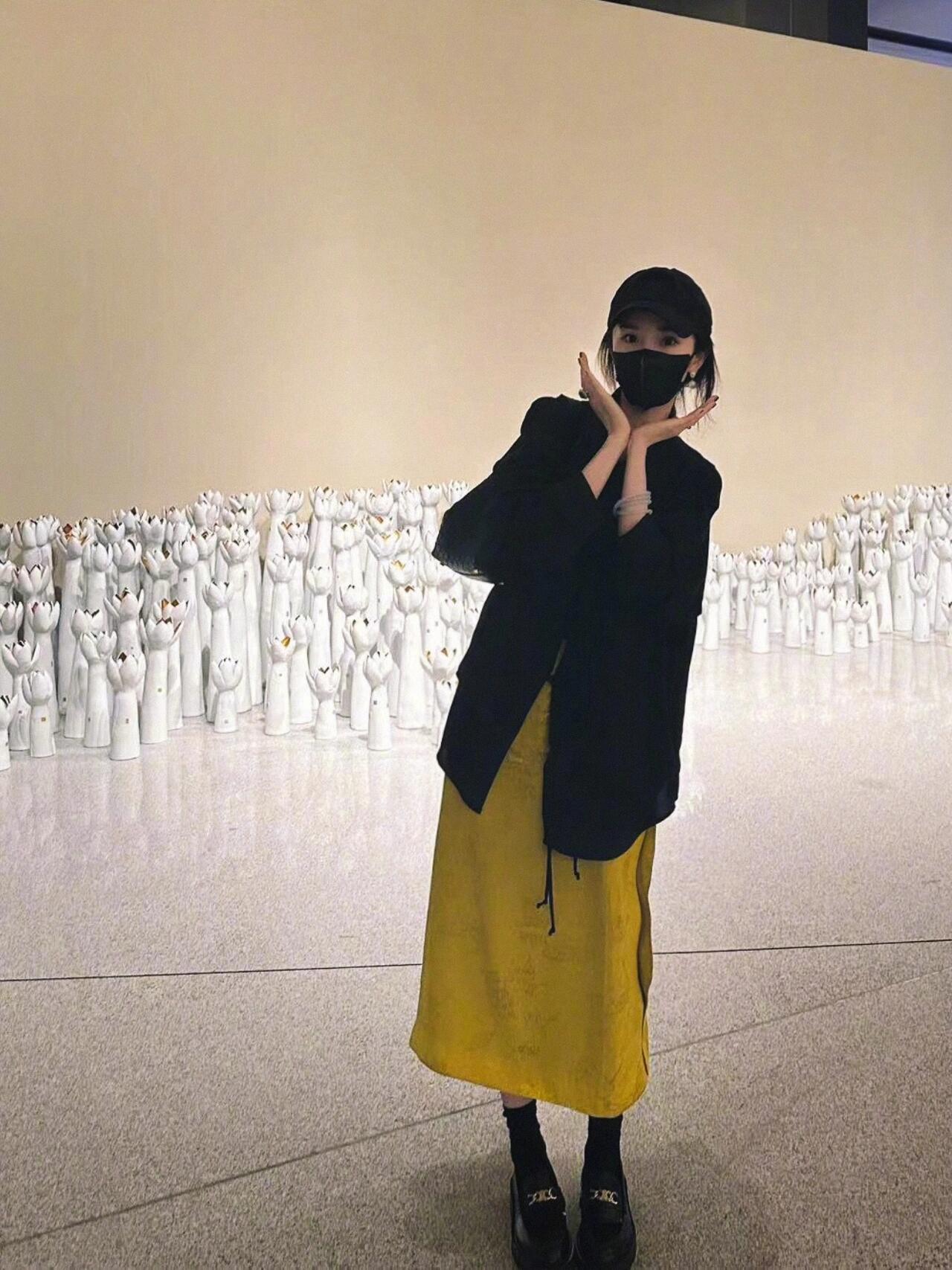 杨幂舒展和松弛感