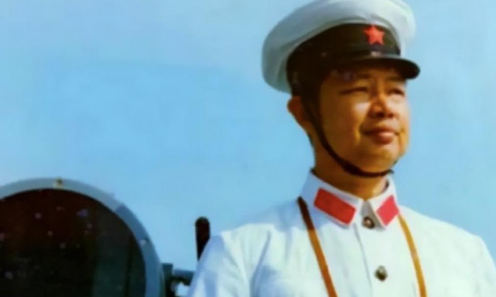 1988年，海军将领陈伟文在南海击毁越南三艘战舰，收复9座岛礁，将我国领海延伸了