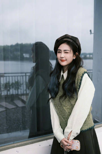 #奔跑吧12要官宣了#·#白鹿# 
我的电子榨菜下饭综艺要来了~综艺感满满的白鹿