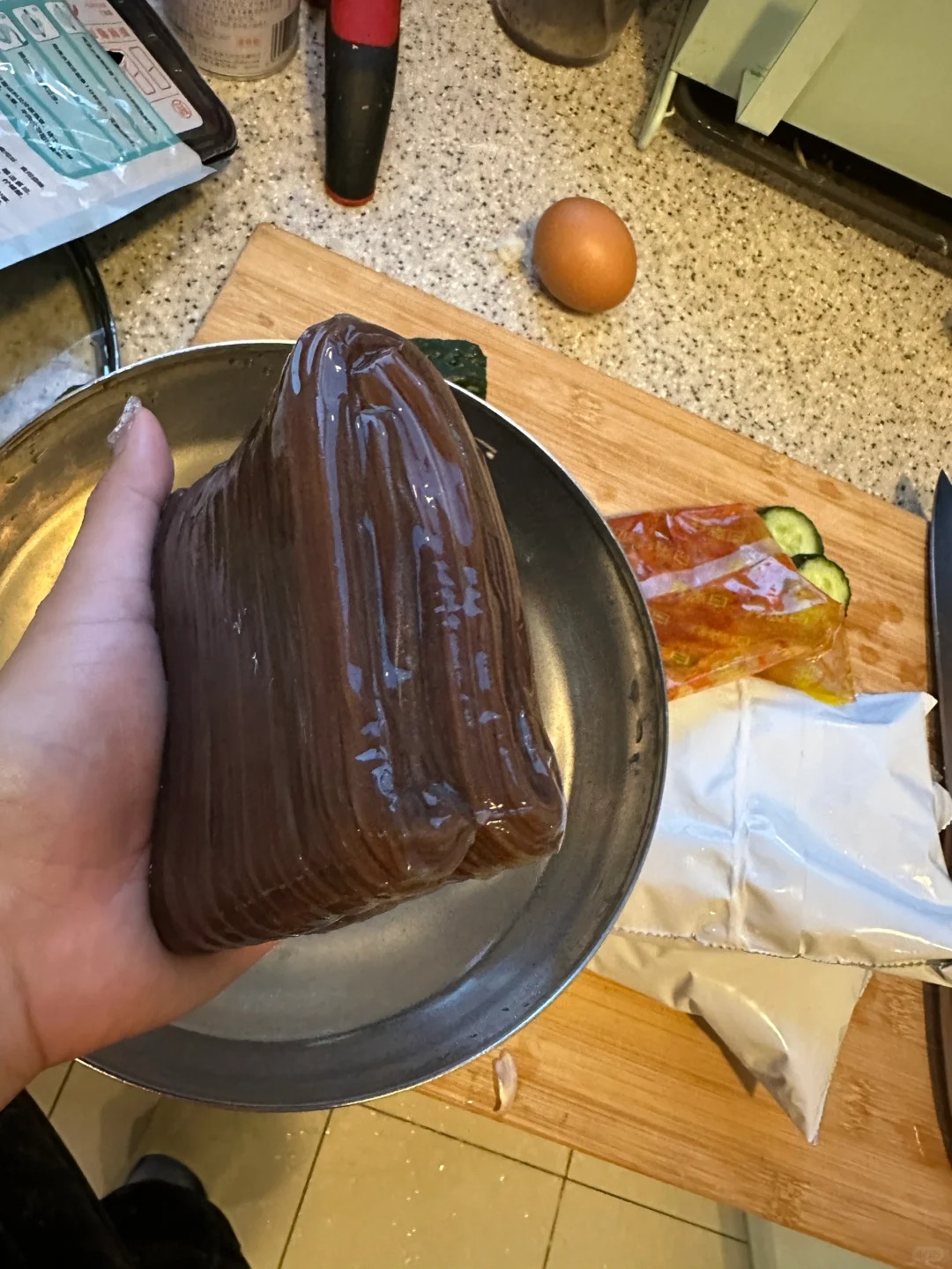 冷面怎么才能泡开呀
泡了半小时，还跟石头一样。看网上说像搓衣服一样，掰都掰不动怎