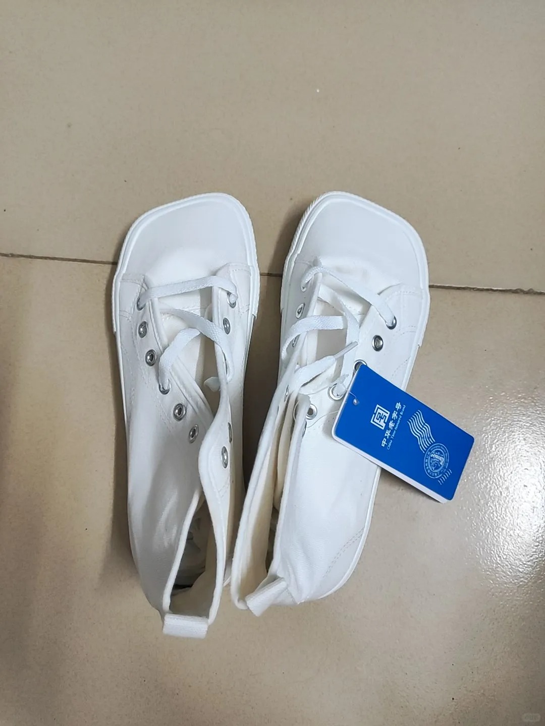 店家，你睡得着吗？我睡不着
买的时候说没有正视图只有侧视图，看图挺正常的就买了，