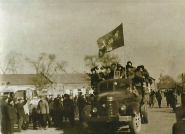1969年，21岁的女知青廖晓东，为了响应号召，嫁给了一贫如洗的老光棍。新婚夜，