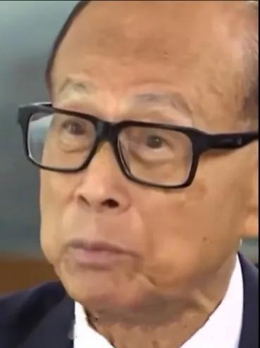 97岁高龄的香港首富李嘉诚的说:“有钱不一定快乐，可是世界很多事，但是没钱是肯定