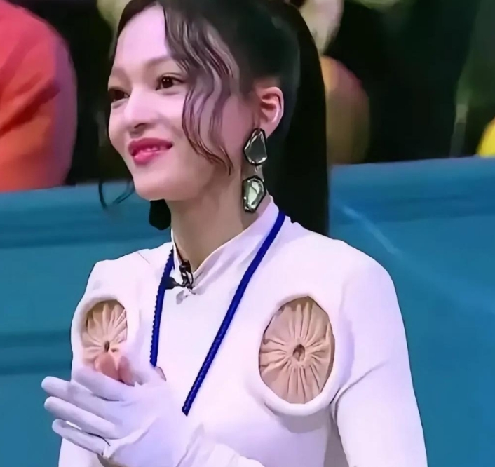 这衣服太有创意了，是受到汤包的启发吗？