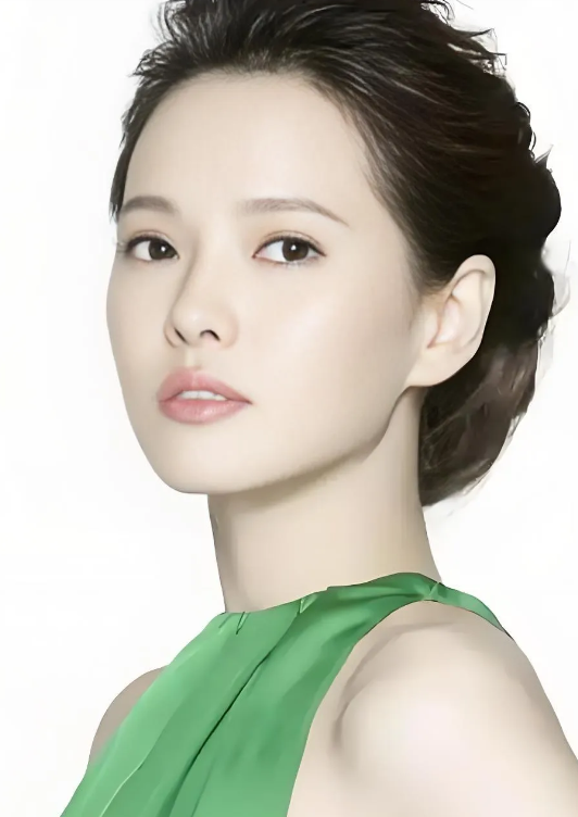 演员，伊能静说，我认识我先生秦昊4天，他就向我求婚了。那时我46岁，离婚5年。秦