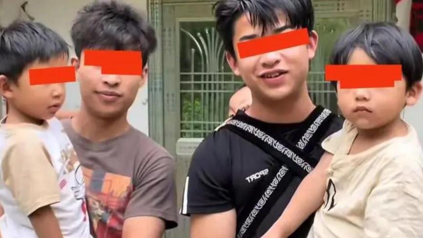 贵州两名男子离婚后，同住一屋共同抚养孩子：我们不怕别人说闲话