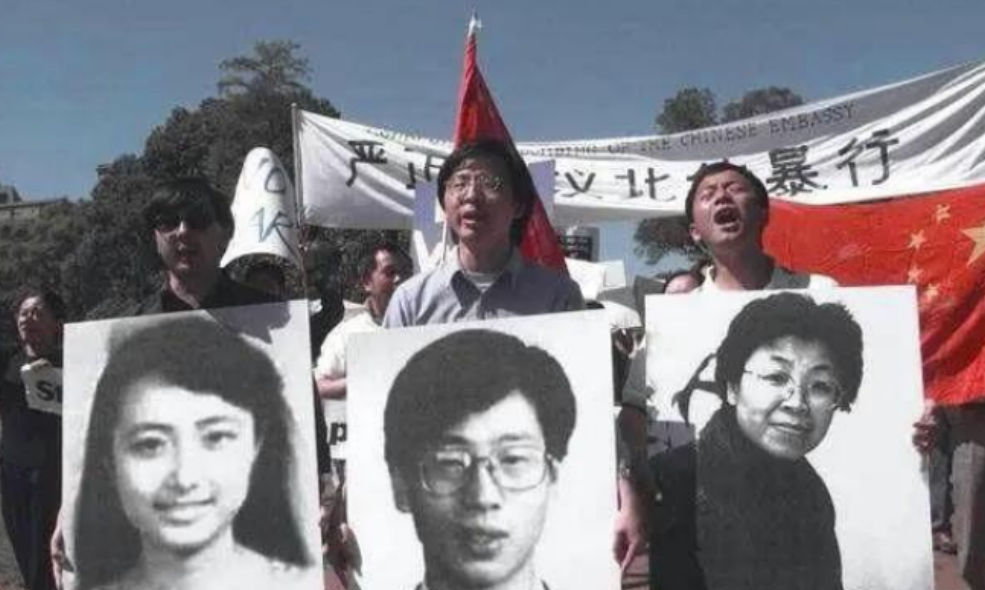 1999年美国轰炸我国大使馆，10年后一对夫妇在美遭遇枪击，丈夫当场身亡，媒体深