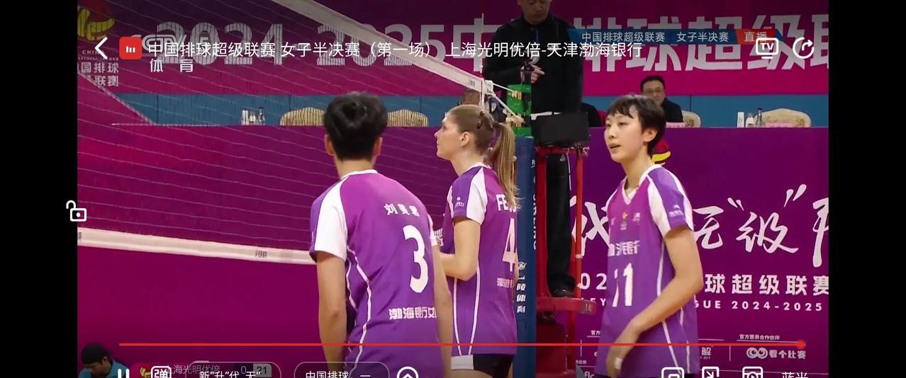 女排联赛半决赛第一场天津女排客场对阵上海队，第一局天津19-25。
开局天津队顶