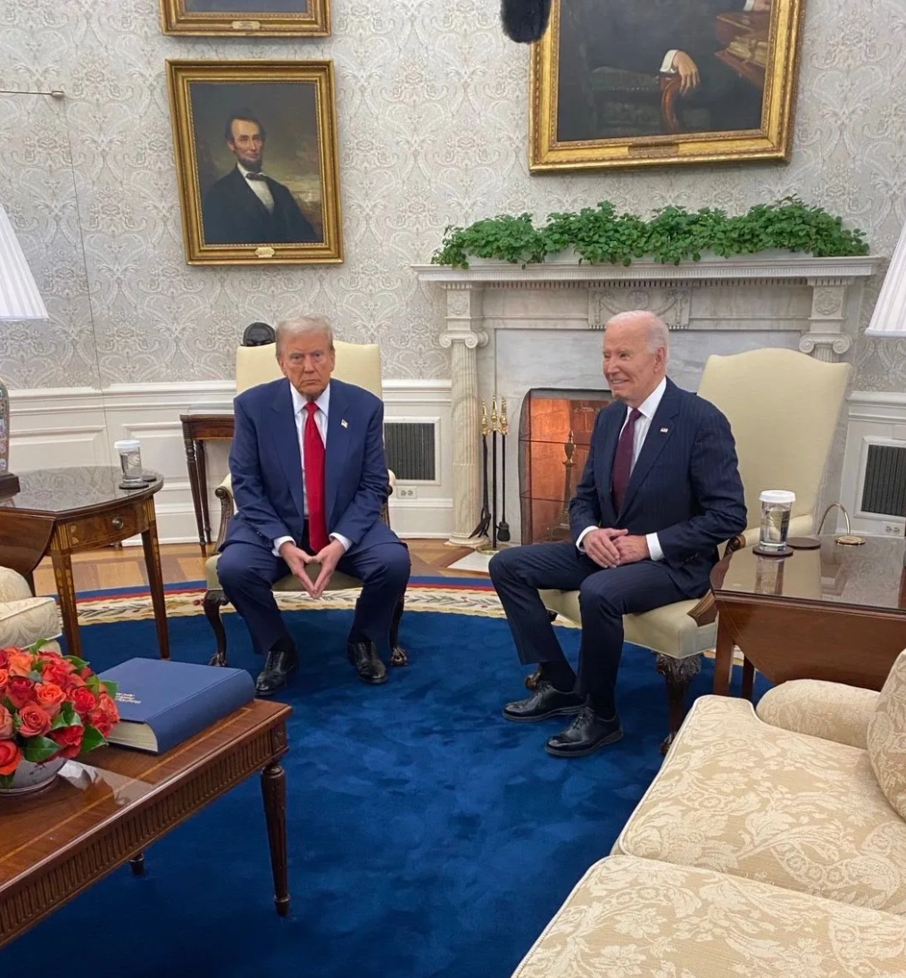 特朗普与拜登在白宫会面，商讨过渡事宜，这俩老对头坐一起属实挺有节目效果。虽然现任