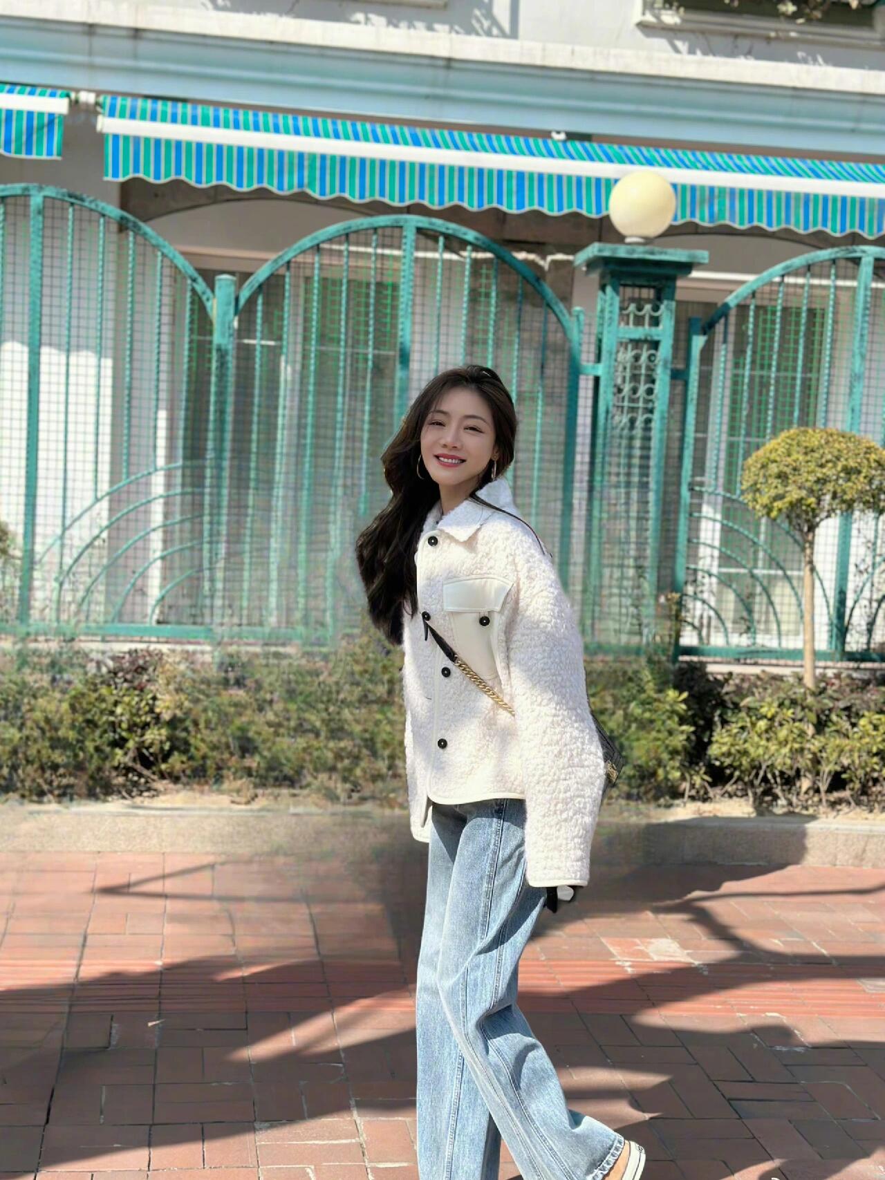 后来小姨妈真的当了演员