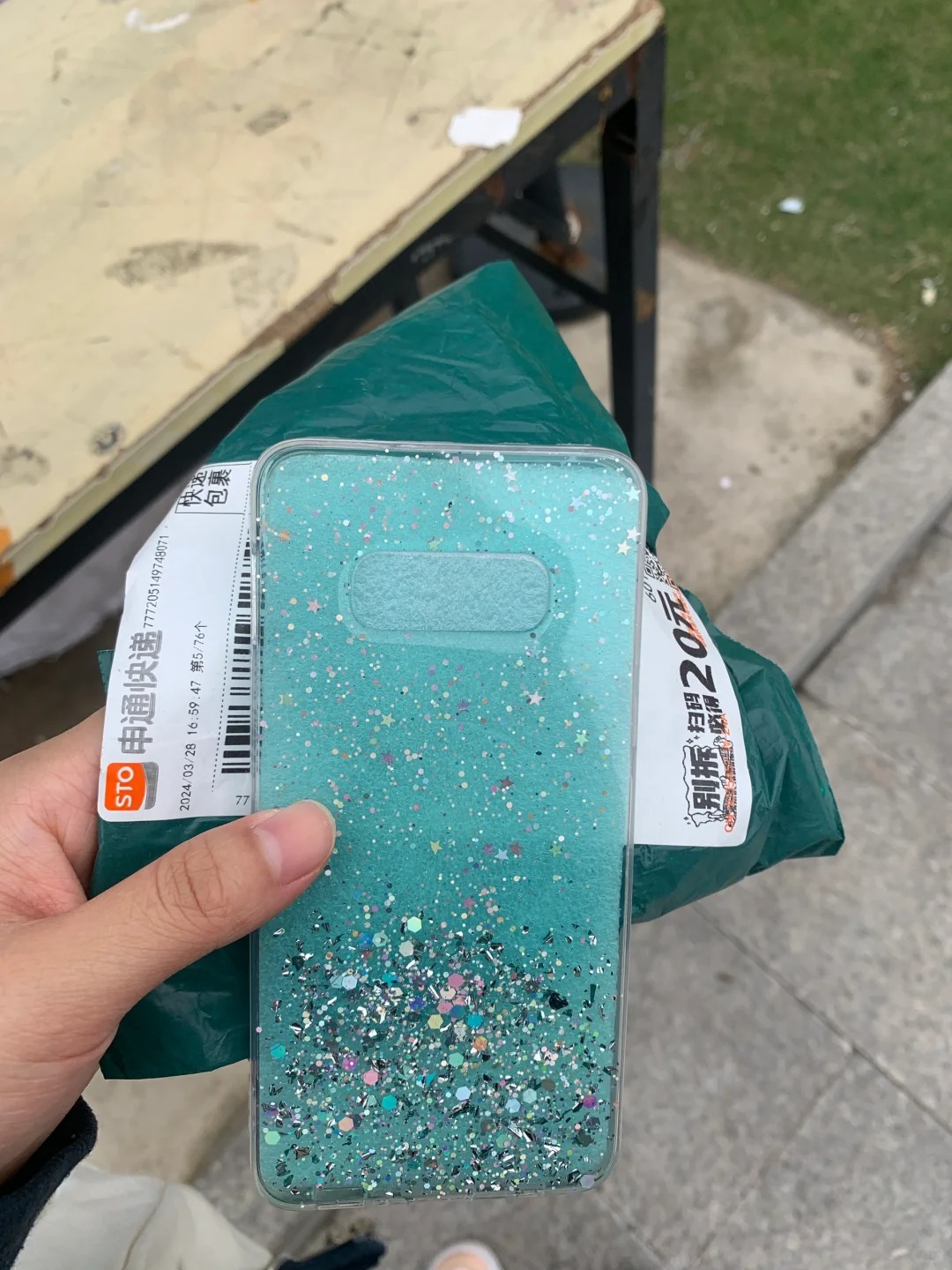 买手机壳见到了古早产物
找了好久手机壳想买一个全硅胶的 最后翻出之前给另一个手机