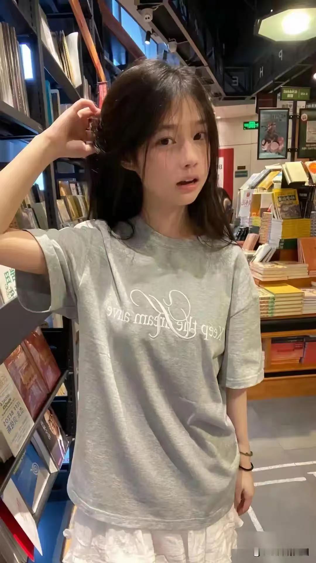 老师：“你说我们国家有哪些数学家？” 学生：“数不清。” 老师：“对，苏步青是一