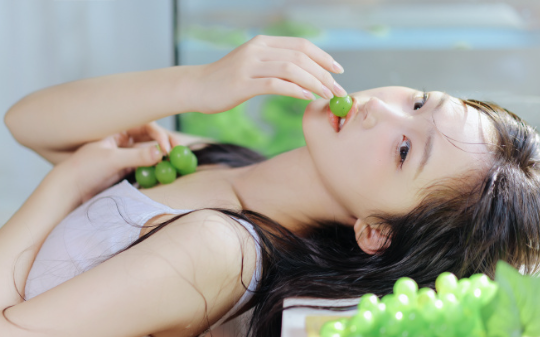 被疯批小公主的男友错吻后，她上门堵我，说要给我彻底消毒