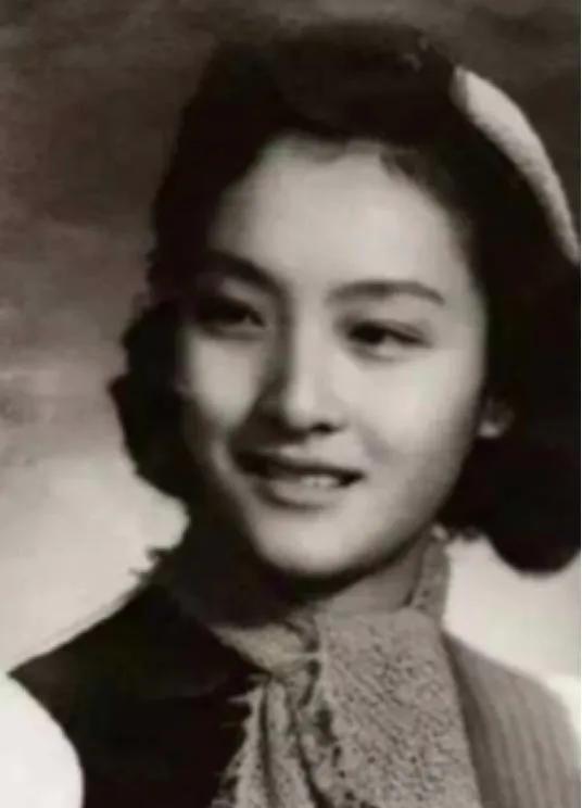 《董竹君：从青楼到上海女企业家的传奇》